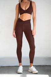 Classic v Leggings in Chocolate